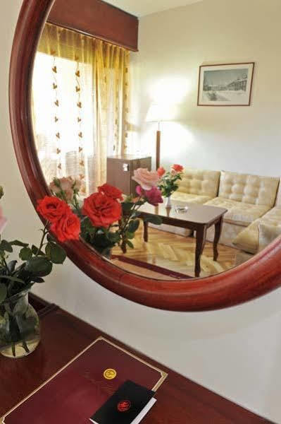 Hotel Grand سيتينيي المظهر الخارجي الصورة